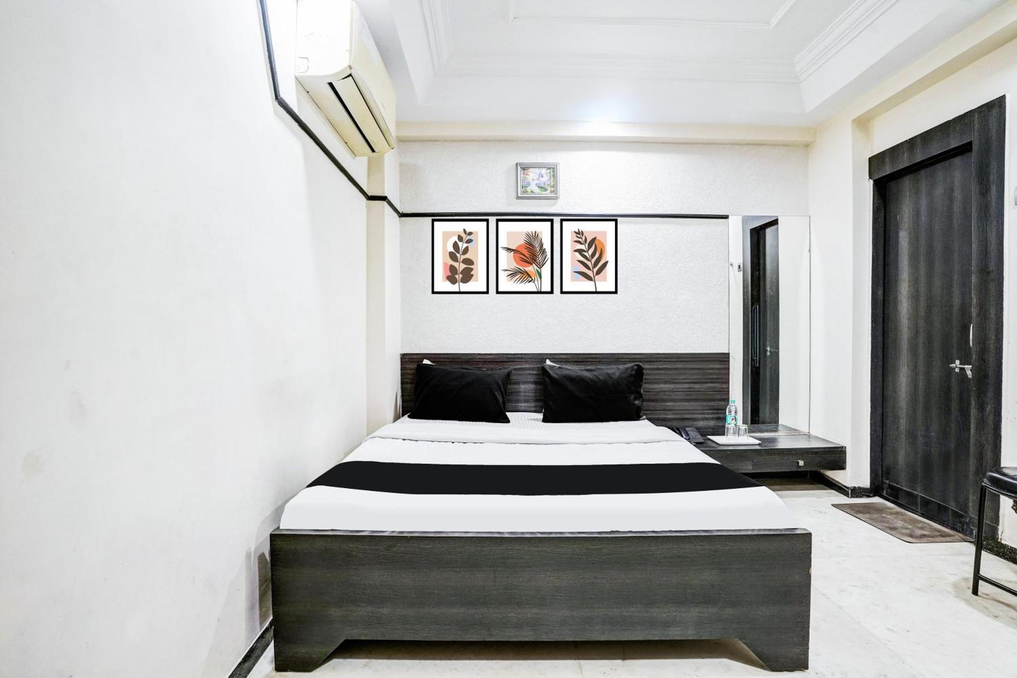 Super Collection O Ashram Road Near Sardar Bridge Formerly Hotel Apple Inn アーメダバード エクステリア 写真