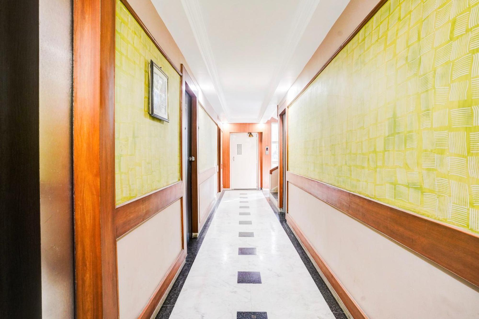 Super Collection O Ashram Road Near Sardar Bridge Formerly Hotel Apple Inn アーメダバード エクステリア 写真