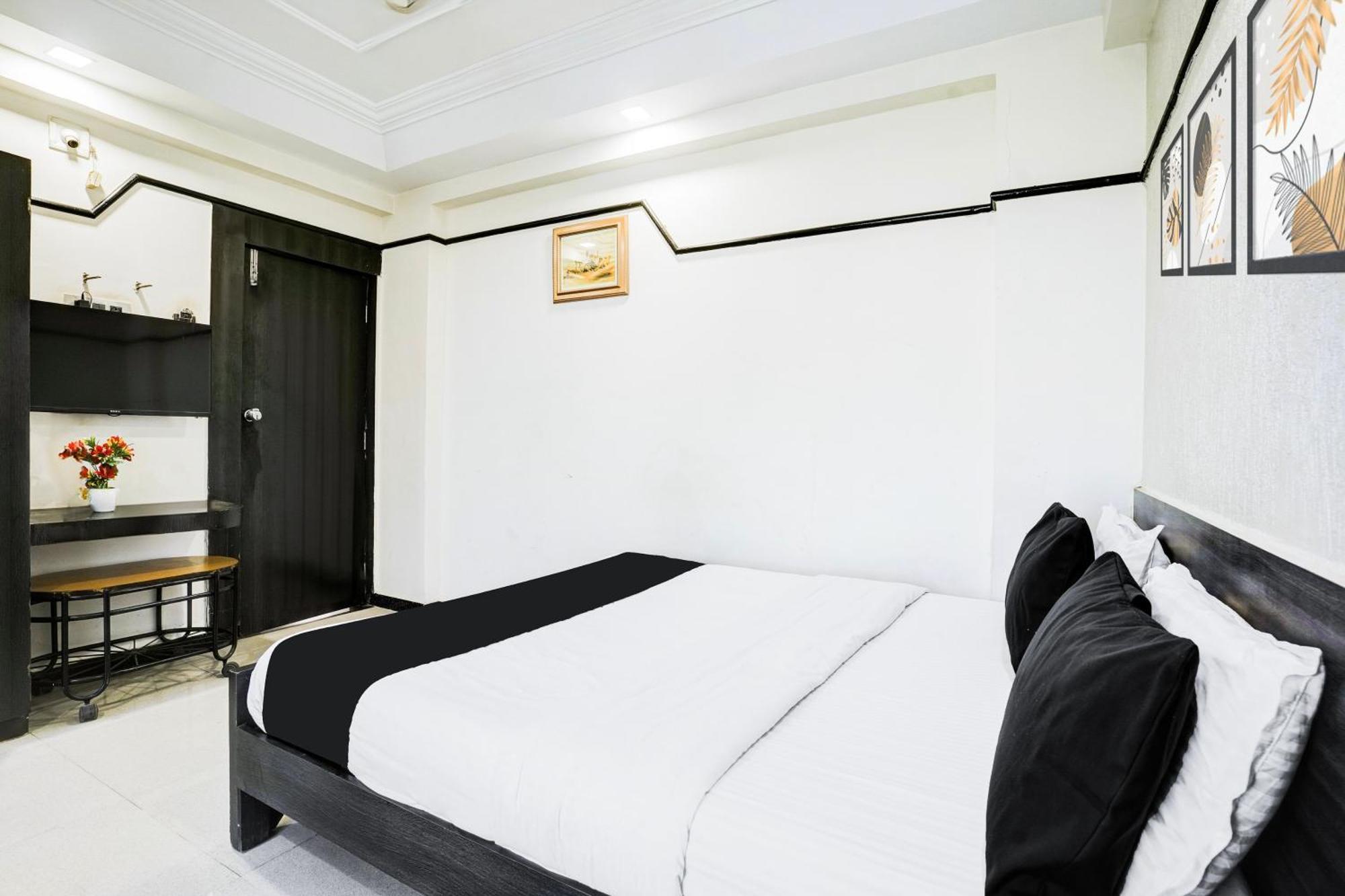 Super Collection O Ashram Road Near Sardar Bridge Formerly Hotel Apple Inn アーメダバード エクステリア 写真